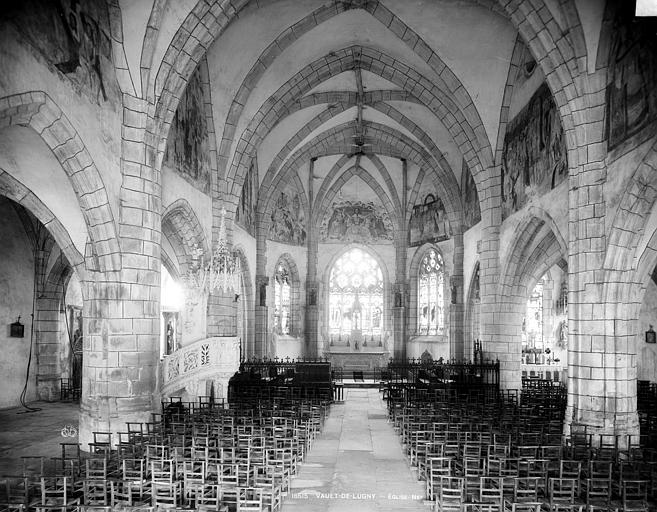 Vue intérieure de la nef vers le choeur