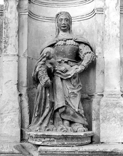 Porte de la sacristie : Statue de sainte Anne et la Vierge