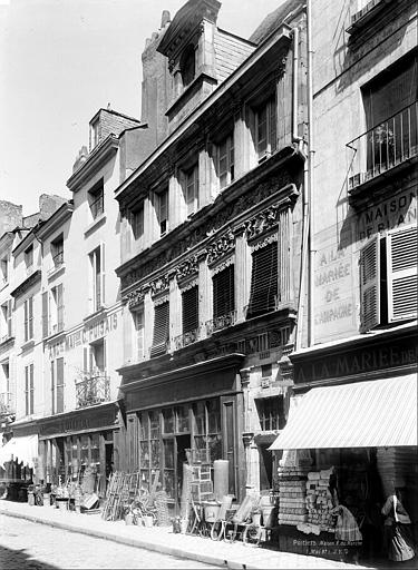 Façade sur rue, en perspective