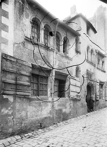 Façade sur rue, en perspective