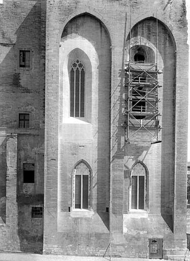 Grande audience et chapelle : Façade sud sur la place