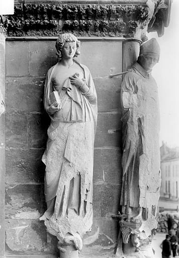 Portail nord de la façade ouest, ébrasement droit : Statues de saint Jean l'évangéliste et de saint Rigobert