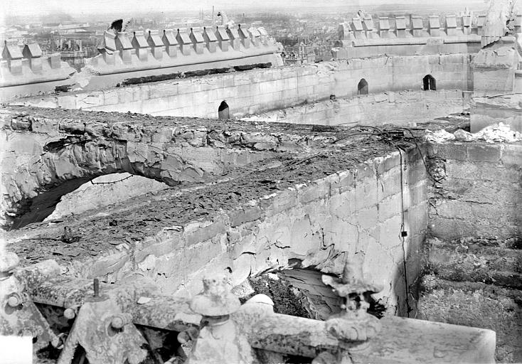 Combles du choeur : Partie supérieure vue vers le nord-est