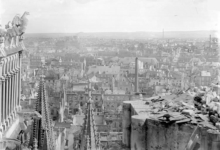 Vue panoramique prise de la cathédrale vers la ville