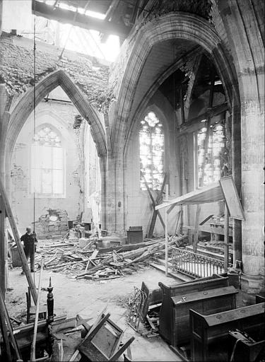 Vue intérieure à la croisée du transept