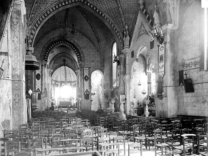 Vue intérieure de la nef vers le choeur