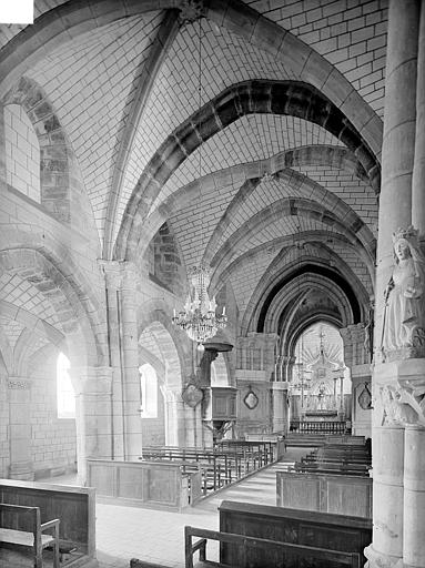 Vue intérieure de la nef vers le choeur