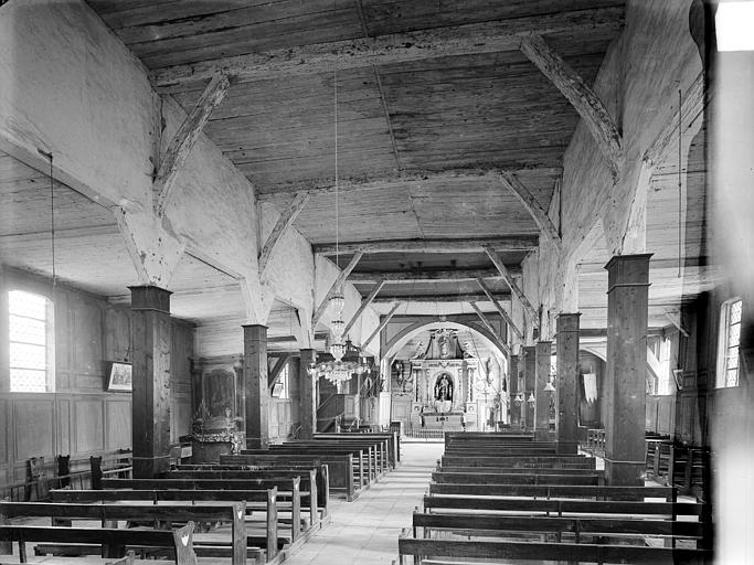 Vue intérieure de la nef vers le choeur