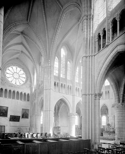 Vue intérieure du transept nord et du choeur, prise du transept sud