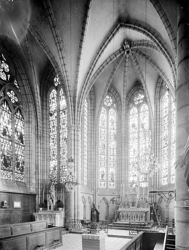 Vue intérieure du transept nord et du choeur