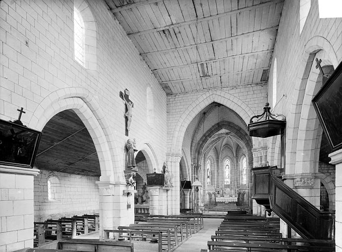 Vue intérieure de la nef vers le choeur