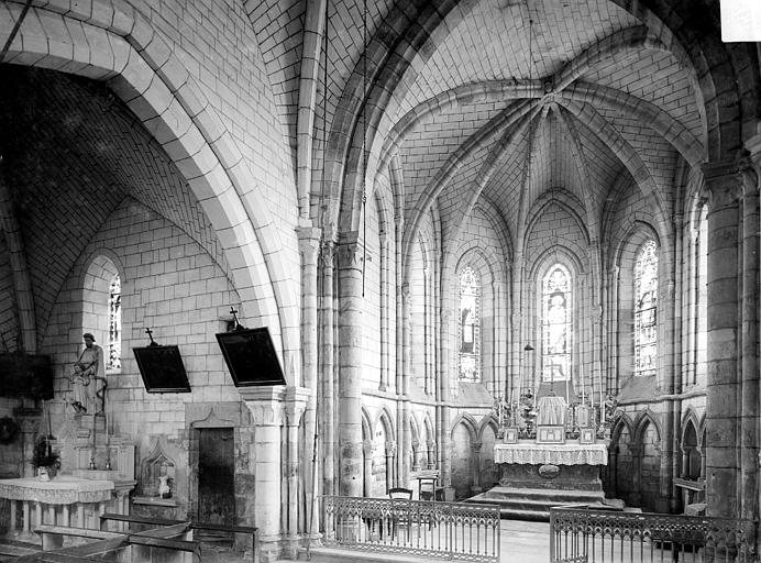 Vue intérieure du transept nord et du choeur