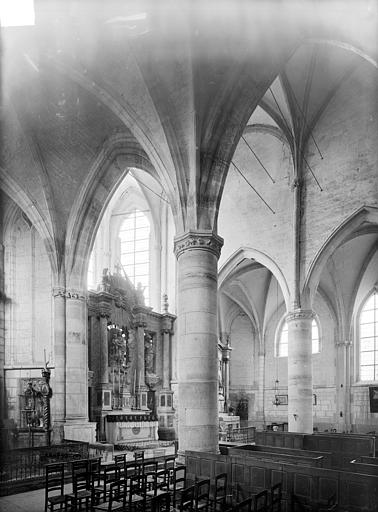 Vue intérieure du transept nord vers le choeur