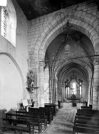 Vue intérieure de la nef vers le choeur