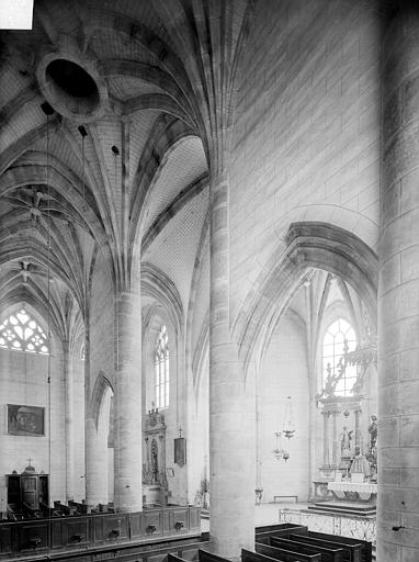 Vue intérieure du transept et du choeur, prise du sud vers le nord