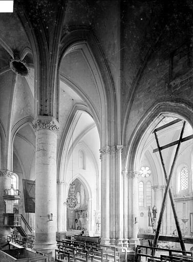 Vue intérieure du choeur prise du bas-côté sud