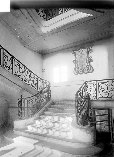 Escalier montant du choeur