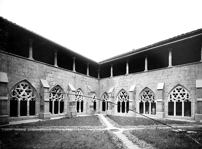 Cloître : vue d'ensemble