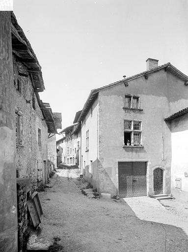 Vue de la rue des Rondes à droite de la Porte-d'En-Haut