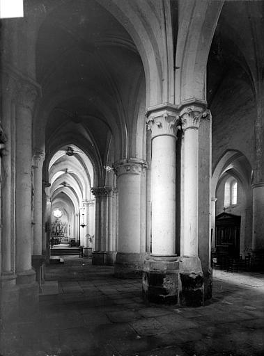 Eglise : Vue intérieure du bas-côté nord, vers l'est