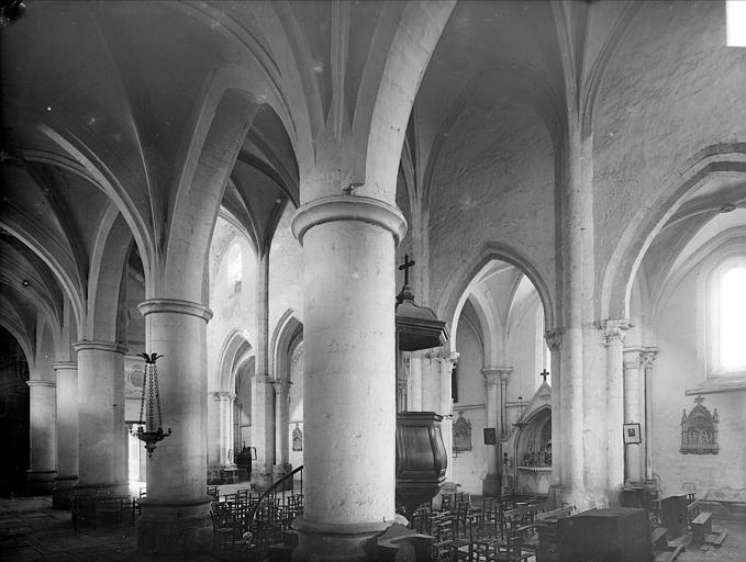 Eglise : Vue intérieure du bas-côté sud et de la nef, vers le nord-ouest