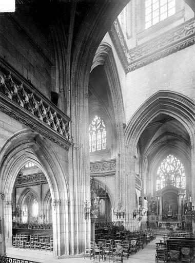 Vue intérieure du transept, vers le sud-est