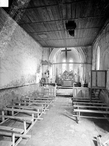 Vue intérieure de la nef, vers le choeur