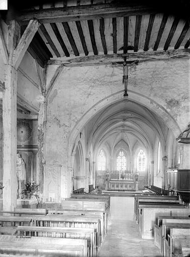 Vue intérieure de la nef, vers le choeur