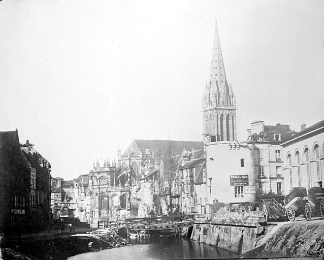 Reproduction : ensemble nord-est. D'après une photographie ancienne