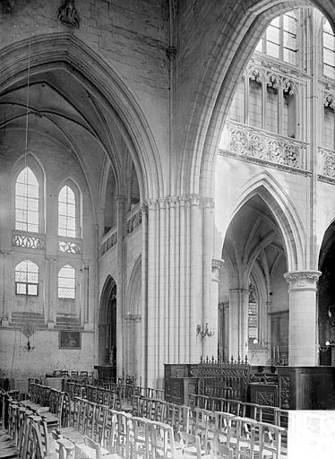 Vue intérieure du transept nord et du choeur