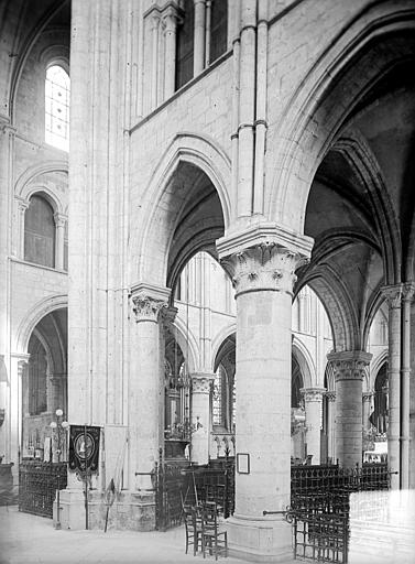 Vue intérieure du transept et du choeur