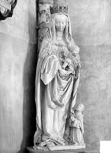 Statue : La Vierge à l'Enfant et donateur