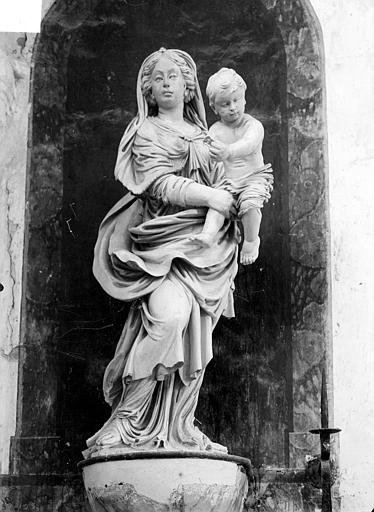 Statue : La Vierge à l'Enfant