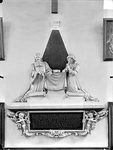 Chapelle Sainte-Anne : Monument commémoratif avec statues de Pierre Odebert, conseiller du Roi, et son épouse Odette Maillard, fondateurs de l'hospice Sainte-Anne