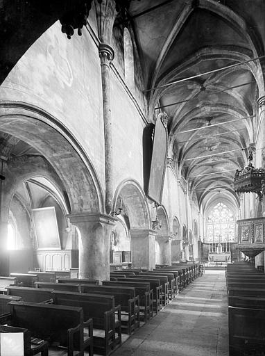 Vue intérieure de la nef, vers le nord-est