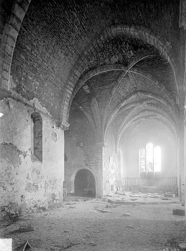 Vue intérieure de la nef vers le nord-est