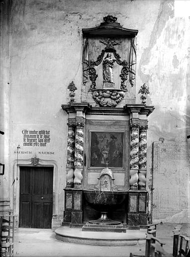 Fonts baptismaux et pierre de fondation - © Ministère de la Culture (France), Médiathèque du patrimoine et de la photographie, diffusion RMN-GP