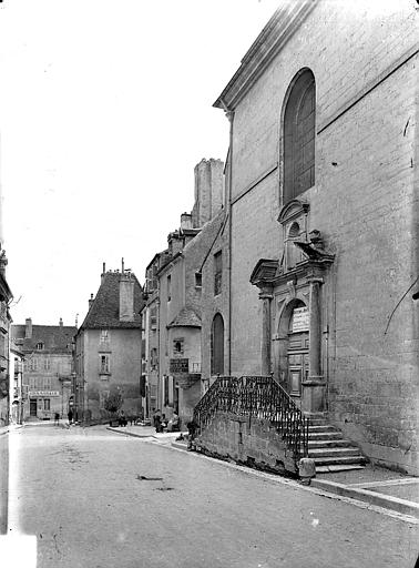 Façade sur rue : Portail