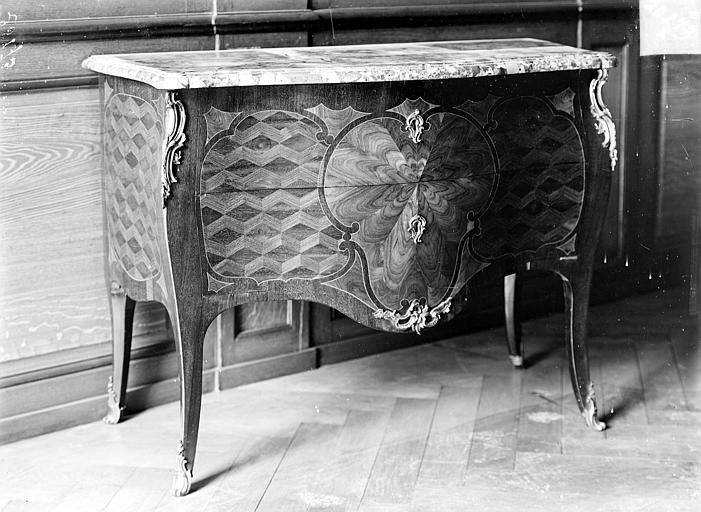 Commode Louis XV en marqueterie