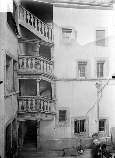 Cour intérieure : Escalier