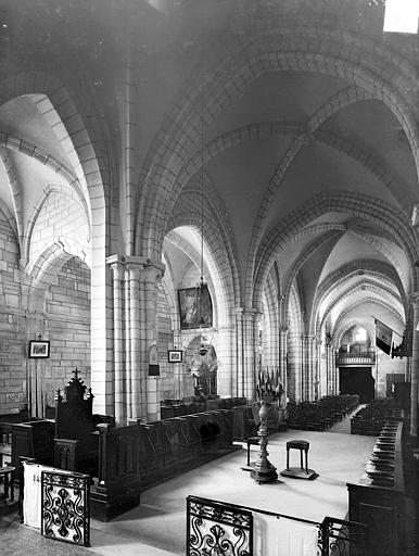 Vue intérieure de la nef vers le sud-ouest