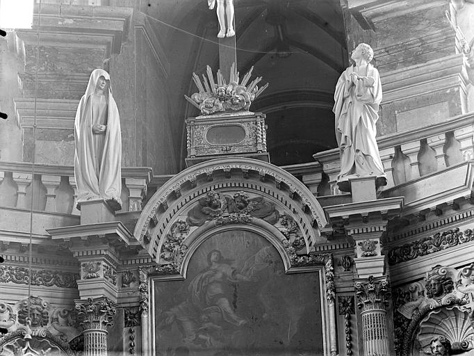 Maître-autel, détail, la Vierge et saint jean. Maître-autel, statues de la partie supérieure : La Vierge et saint Jean