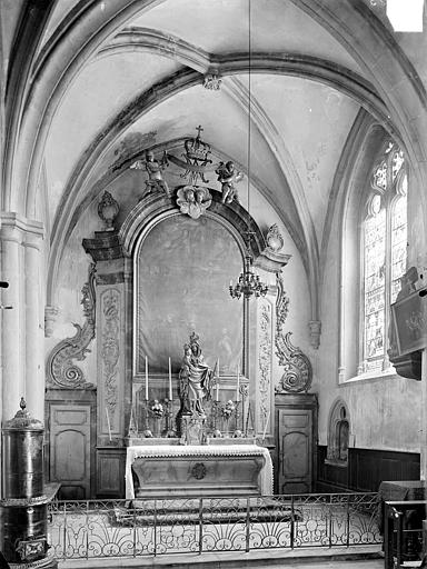 Vue intérieure de la chapelle Notre-Dame dans le bas-côté sud : Autel, retable et tabernacle - © Ministère de la Culture (France), Médiathèque du patrimoine et de la photographie, diffusion RMN-GP