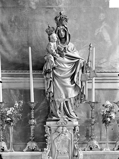 Autel, la Vierge à l'Enfant. Bas-côté sud, Chapelle Notre-Dame, statue de l'autel : La Vierge à l'Enfant