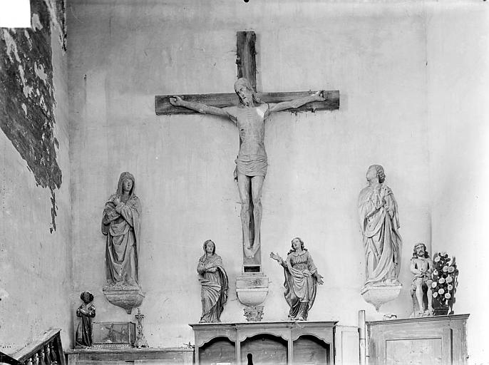 Statues en bois : Le Christ en croix entre la Vierge et saint Jean - © Ministère de la Culture (France), Médiathèque du patrimoine et de la photographie, diffusion RMN-GP