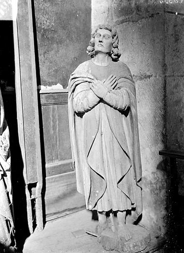 Statue en bois polychrome provenant d'un Calvaire : saint Jean