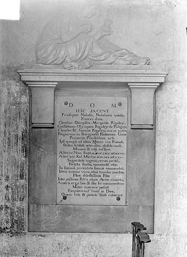 Monument funéraire des frères Rigoley de Puligny morts en 1769 et 1770, premiers présidents de la Chambre des Comptes