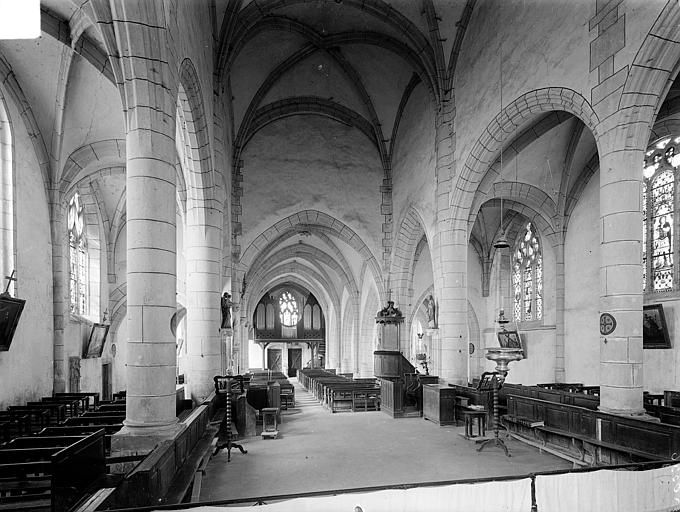 Vue intérieure du choeur et de la nef, vers l'entrée