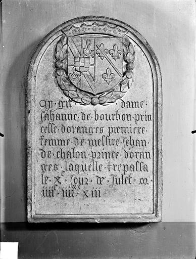 Inscription funéraire de Jeanne de Bourbon - © Ministère de la Culture (France), Médiathèque du patrimoine et de la photographie, diffusion RMN-GP