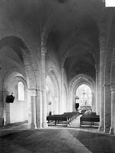 Vue intérieure de la nef vers le nord-est